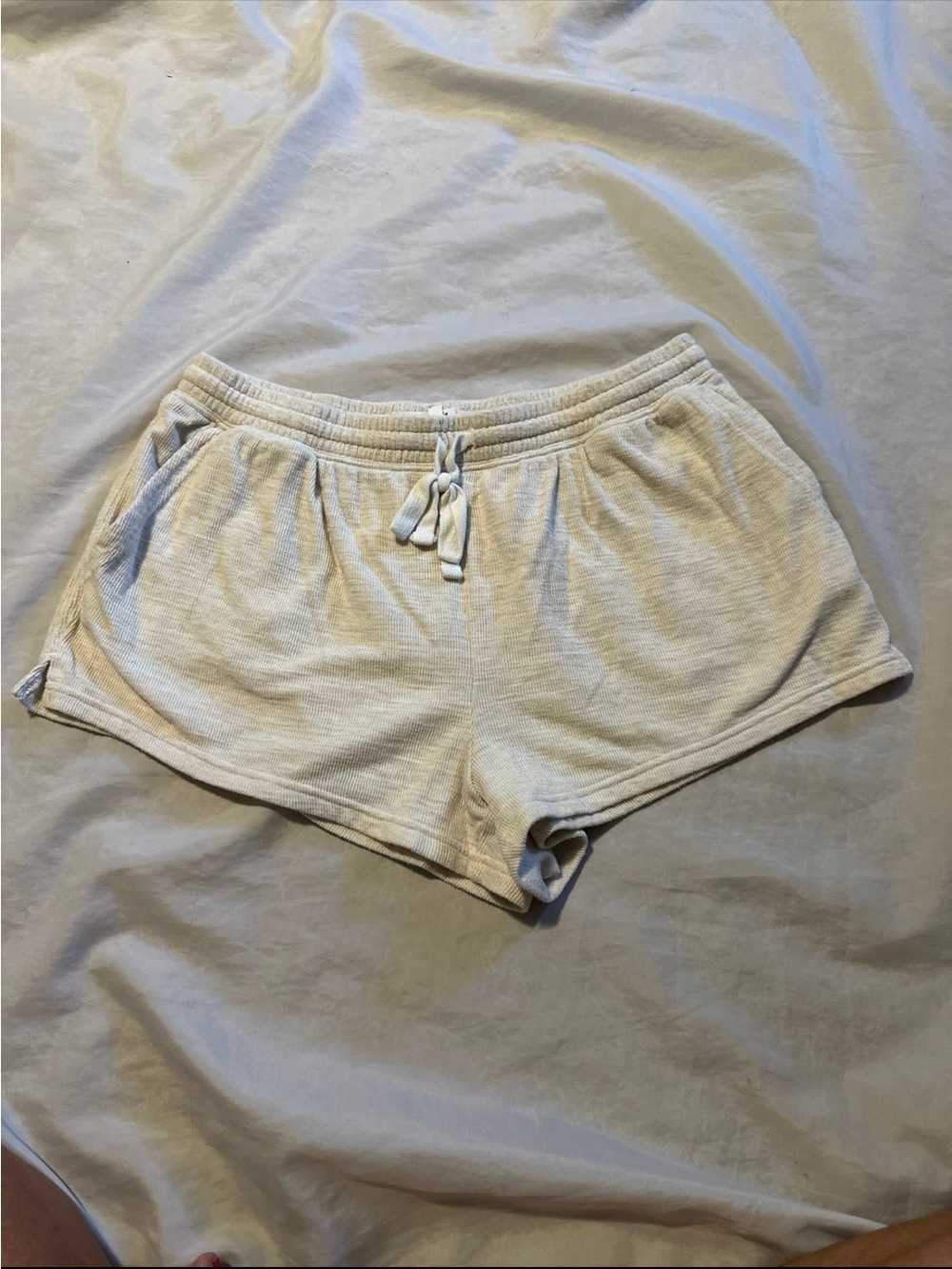 Aerie Light Cream Beige
Drawstring Waffle Shorts sz L
Lounge
